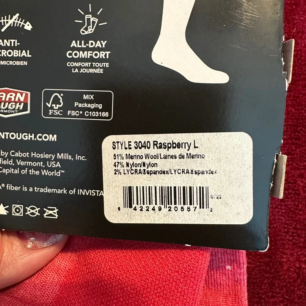 Darn Tough Jr Magic Mountain Unicorn Socks Over-the-Calf Raspberry Large 3-6